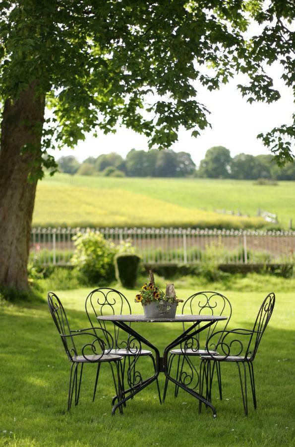 La Tourelle Bed & Breakfast Vascoeuil Exterior photo